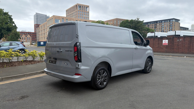 Ford Transit Custom 320 L1 Diesel Fwd 2.0 EcoBlue 136ps H1 Van Limited - Image 10